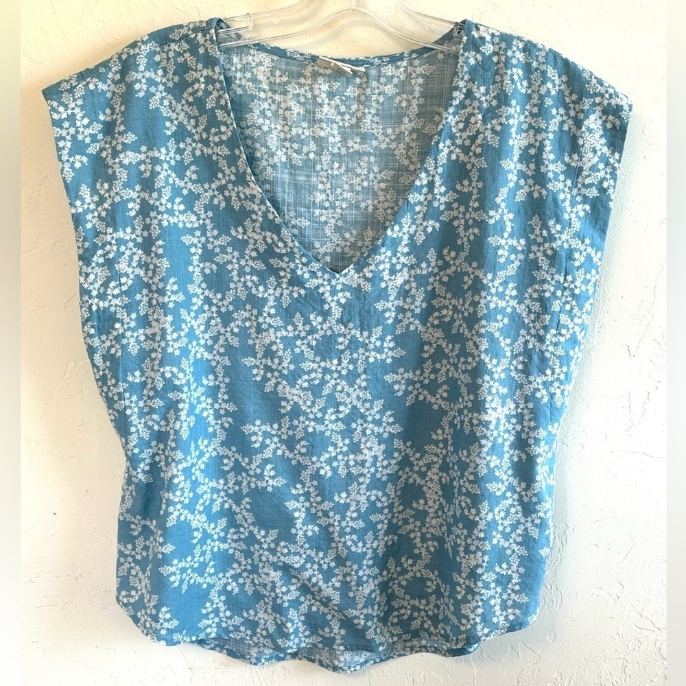 Ana Blue & White Floral V Neck Boho Beachy Feminine Pretty Blouse Top Sz S